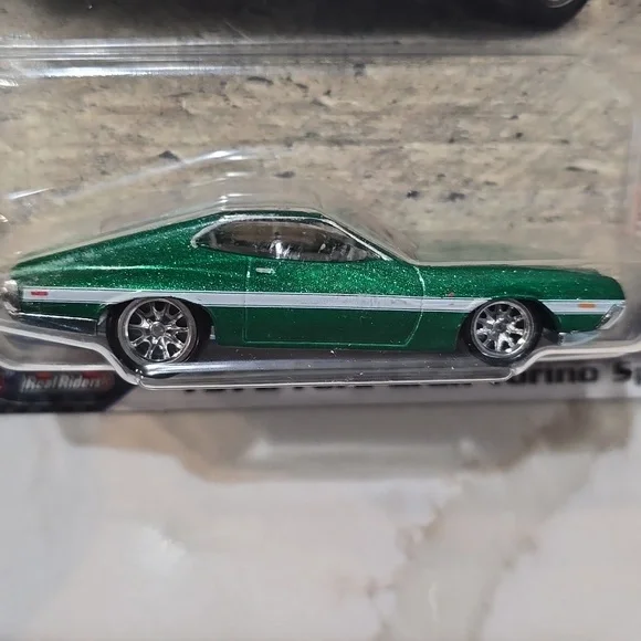 Hot  Wheels Premium 1972 Ford Grand Torino Sport - Picture 2 of 4